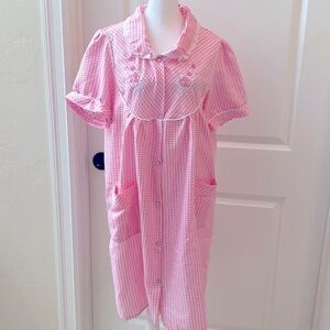 Vintage Lati Fashion house dress Womens L Pink gingham embroidery snaps 50’s